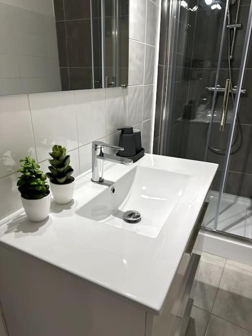 Le Nid Douillet Apartamento Nîmes Exterior foto