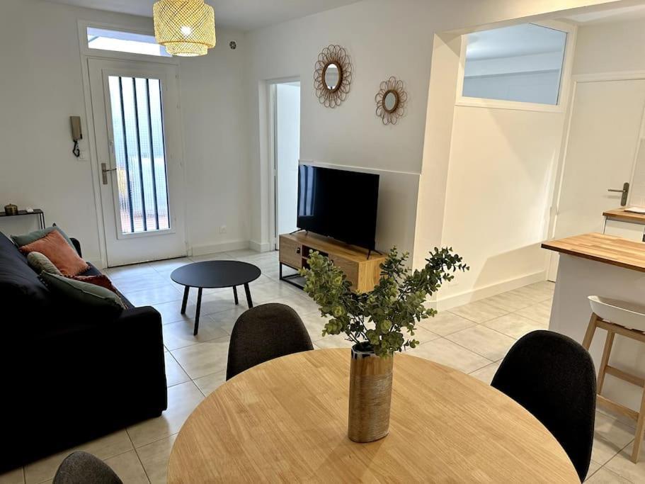 Le Nid Douillet Apartamento Nîmes Exterior foto