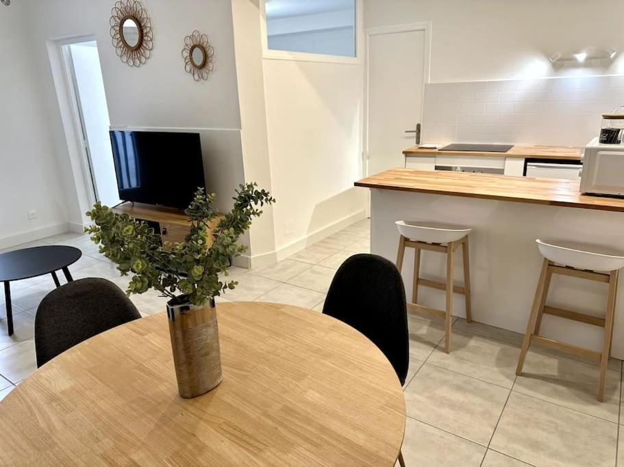 Le Nid Douillet Apartamento Nîmes Exterior foto